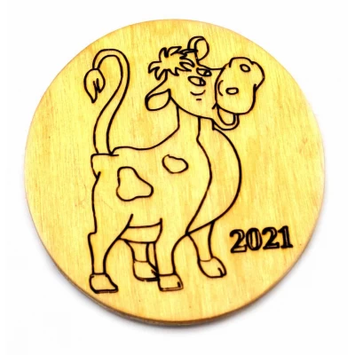 Магнит на холодильник Корова 2021 деревянный (8х7,5 см)