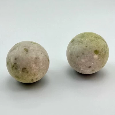 Шары массажные из белого нефрита в футляре (d-5 см)