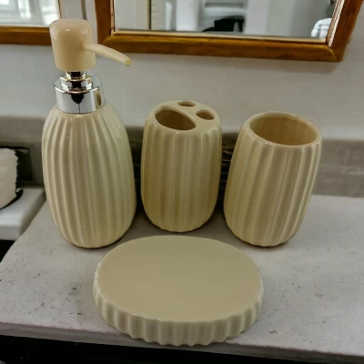 Набор для ванной комнаты Молочный Набор для ванной комнаты Молочный