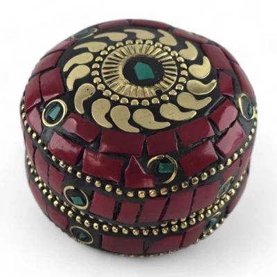 Шкатулка металлическая с кораллами и бирюзой ( h-3,2; d-4,7 см)