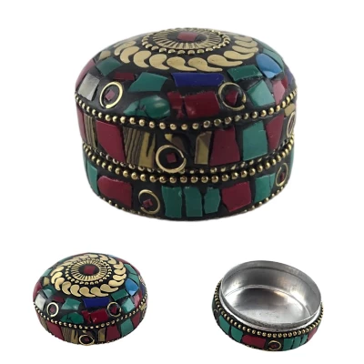Шкатулка металлическая с  бирюзой и кораллами  ( h-3,2; d-4,7 см)