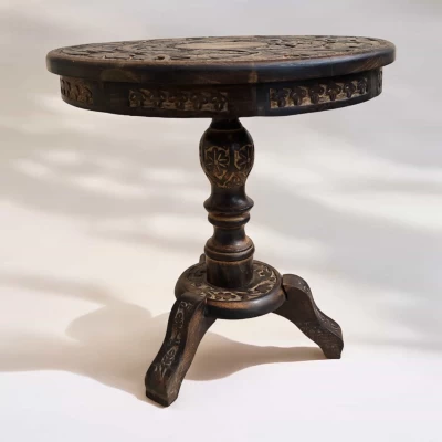 Резной стол из мангового дерева ( 46,5 х44,5 х6,5 см) Резной стол из мангового дерева ( 46,5 х44,5 х6,5 см)