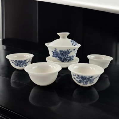 Китайский чайный набор с цветочным орнаментом в подарочной коробке (19х18х10 см)