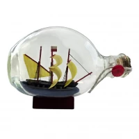 Модель парусника в бутылке (13х7 см)