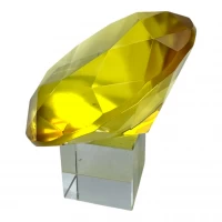 Кристалл хрустальный желтый на подставке (9,8х6 см)