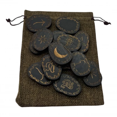 Руны Ведьмины(Викканские) темные, 14 рун (4,2*3,1*0,7 см) с мешочком , массив дерева Руны Ведьмины(Викканские) темные, 14 рун (4,2*3,1*0,7 см) с мешочком , массив дерева