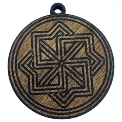 Оберег Молвинец,темный (d-4,5 см) дерево, покрыт эмалью. Оберег Молвинец,темный (d-4,5 см) дерево, покрыт эмалью.