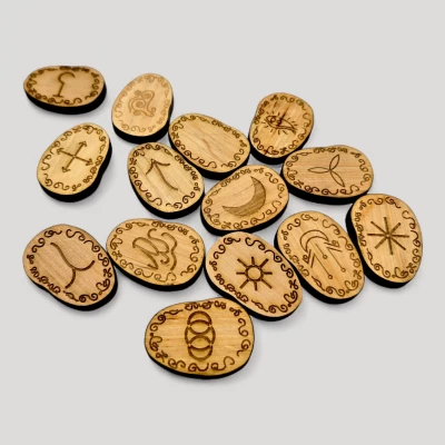 Руны Ведьмины (Викканские) светлые, 14 рун (4,2х3,1х0,7 см), массив дерева.