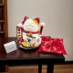 Кот Манэки-Нэко керамический, статуэтка на удачу с подушечкой, 23,5 см, питание от сети или батареек