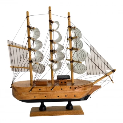 Модель парусника (21,5х24х4,5 см)