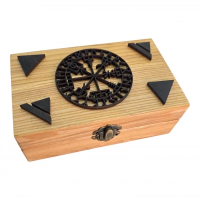 Шкатулка для рун Вегвизир (15х10х7 см), массив дерева, аппликация.