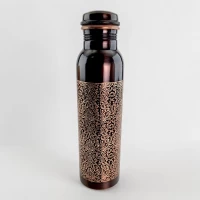 Бутылка медная для воды с винтовой крышкой 980 мл (27,5х7,5х7,5 см)
