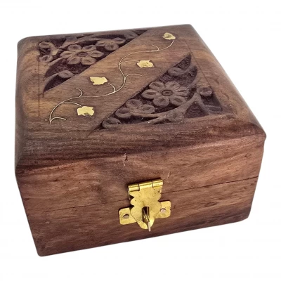 Шкатулка из палисандра резная (5,7х10,2х10,3 см) Шкатулка из палисандра резная (5,7х10,2х10,3 см)