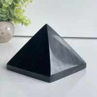 Пирамида из обсидиана (3х3 см) Пирамида из обсидиана (3х3 см)