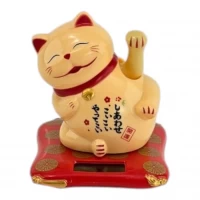 Кошка Манэки-нэко машущая лапами на солнечной батарее (7,5х6,7х7,1 см) Кошка Манэки-нэко машущая лапами на солнечной батарее (7,5х6,7х7,1 см)