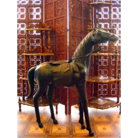 Конь кожа (36)(106х93х26 см)