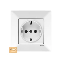 Розетка с заземлением белая Meridian 