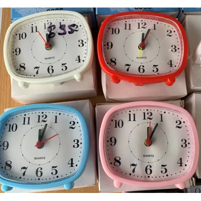 Будильник кварцевый