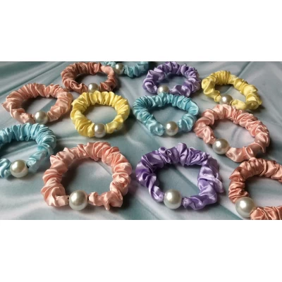 Резинка объемная, атлас с жемчугом, диам 5 см