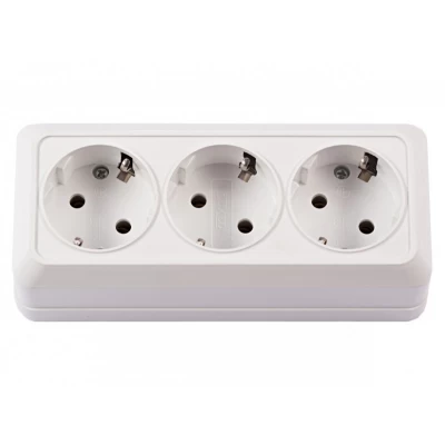 Наружная тройная розетка с заземлением Luxel OPERA (2014) белая