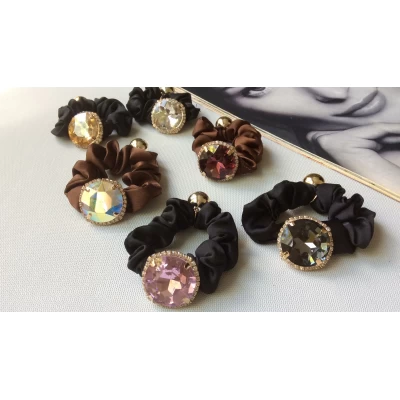 Резинка атлас, с бриллиантом диам 5 см