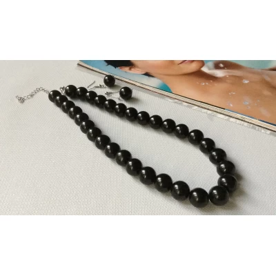 Набор бусы и серьги, пластик, длина45 +5 см, диам.1 см Набор бусы и серьги, пластик, длина45 +5 см, диам.1 см