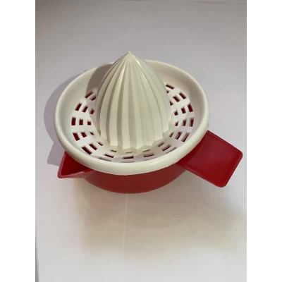 Соковыжималка пластик