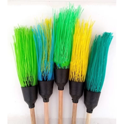 Метла полипропиленовая круглая «Эконом» с черенком Метла полипропиленовая круглая «Эконом» с черенком