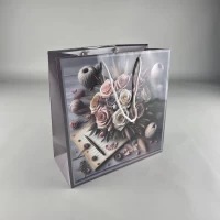 Пакет бумажный подарочный квадратный 23*24*10(артKV-075) (12 шт)