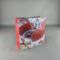 Пакет бумажный подарочный квадратный 23*24*10(артKV-067) (12 шт) Пакет бумажный подарочный квадратный 23*24*10(артKV-067) (12 шт)