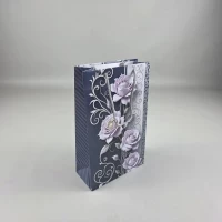 Пакет с ручкой бумажный подарочный с рисунком средний 17х26х8 см (артSV-069) (12 шт) Пакет с ручкой бумажный подарочный с рисунком средний 17х26х8 см (артSV-069) (12 шт)
