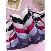 Гладкий бюстгальтер с ажурной вставкой на тонком поролоне D 798