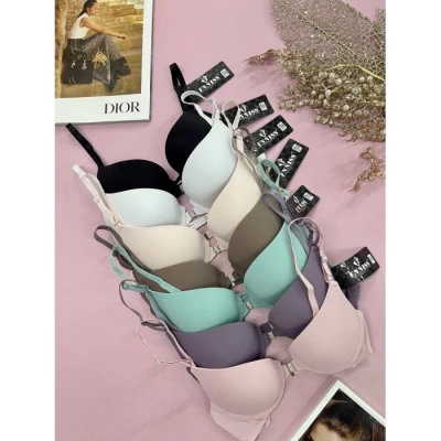 Гладкий бюстгальтер на поролоне C 1396 Гладкий бюстгальтер на поролоне C 1396