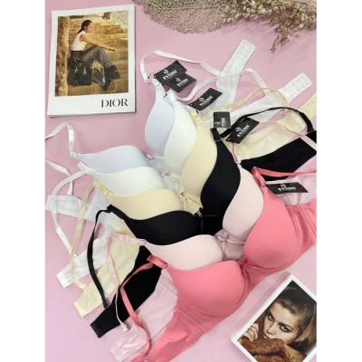 Гладкий бюстгальтер на поролоне C 69289 Гладкий бюстгальтер на поролоне C 69289