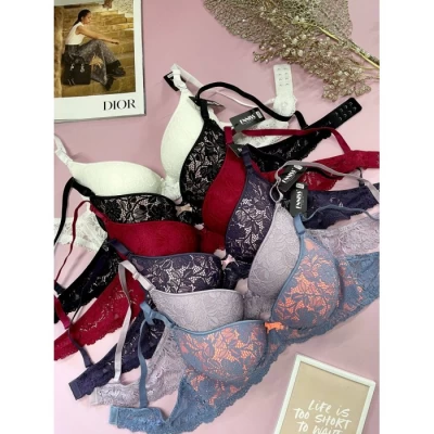 Гладкий бюстгальтер на поролоне C 790 Гладкий бюстгальтер на поролоне C 790