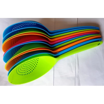 Ложка - дуршлаг пластиковая 34 см.