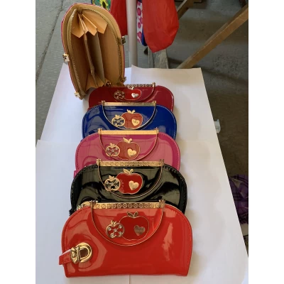 Кошелек женский лаковый на молнии