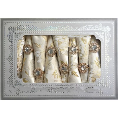 Сктерть с салфетками и держателями в подарочной коробке 150х22, в ассортименте Сктерть с салфетками и держателями в подарочной коробке 150х22, в ассортименте