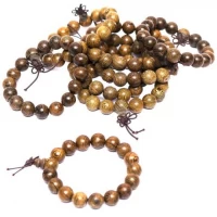 Браслет 004 из деревянных бусин 12мм на резинке.