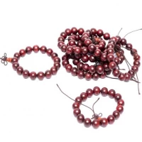 Браслет 010 из деревянных бусин 12мм на резинке.