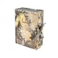 Подарункова коробка 33×25×12 см зі стрічкою та принтом BLACK GOLD HL-220