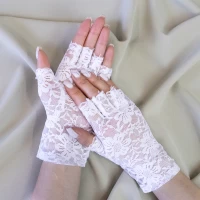 Перчатки кружевные с открытыми пальцами 20см (белые) Перчатки кружевные с открытыми пальцами 20см (белые)