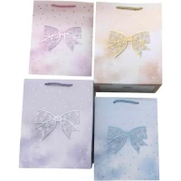 Пакет подарочный бумажный M 