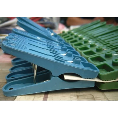 Прищепки пластиковые цветные маленькие (20ШТ.)