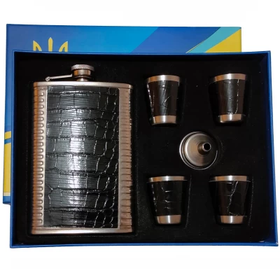 Подарочный набор фляга 9oz с рюмками в кожзаме (черный) TZ-46