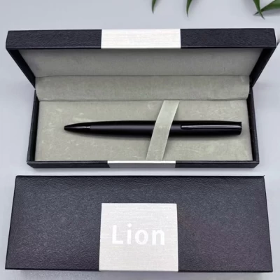 Подарочная ручка в коробке Lion (черная матовая) RP-382