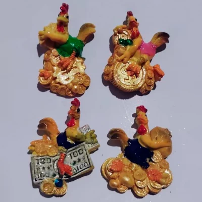 Магнит на холодильник Петух с монетами 