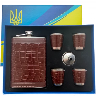 Подарочный набор фляга 9 унций + 4 рюмки по 30 мл + воронка TZ-47-2 Подарочный набор фляга 9 унций + 4 рюмки по 30 мл + воронка TZ-47-2