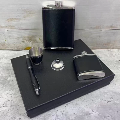Подарочный набор с флягами и аксессуарами (чёрный, эко-кожа) TZ-60