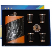 Подарочный набор фляга 9oz с рюмками в кожзаме (черно-коричневый) TZ-43